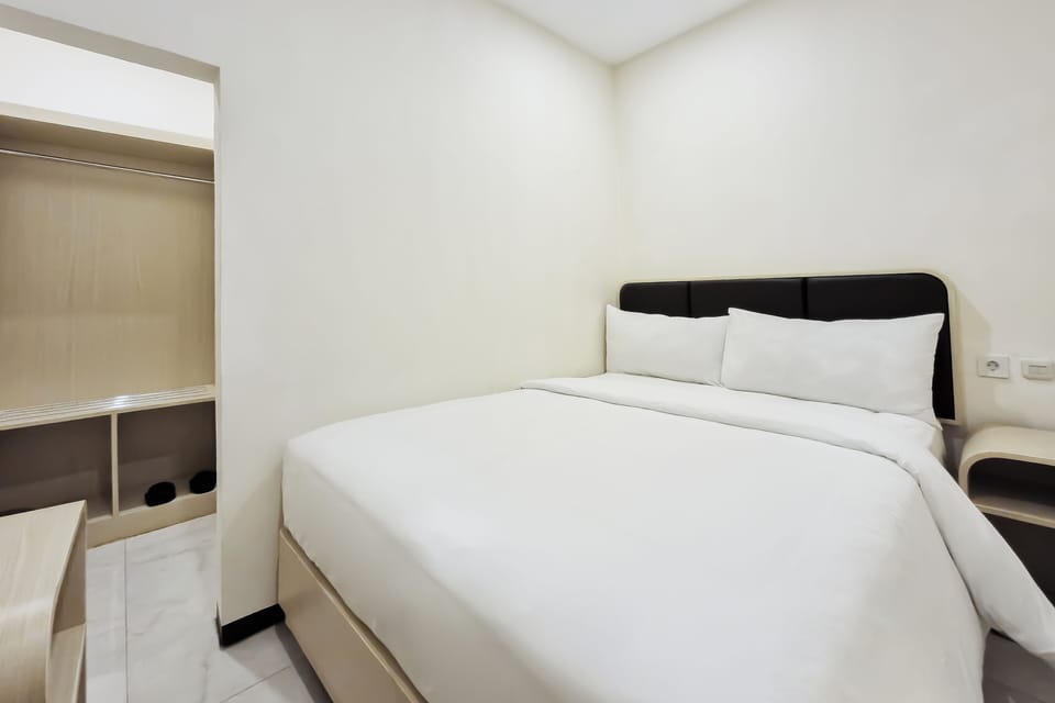 Economy Room, 1 Double Bed, Shared Bathroom | Bed sheets