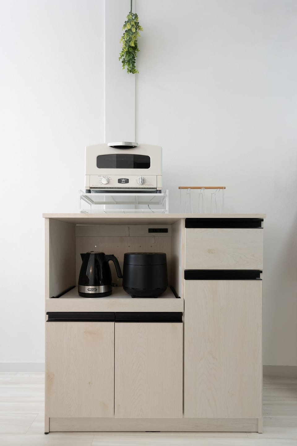 Family House, 4 Bedrooms, City View | Private kitchen | Full-size fridge, microwave, stovetop, electric kettle