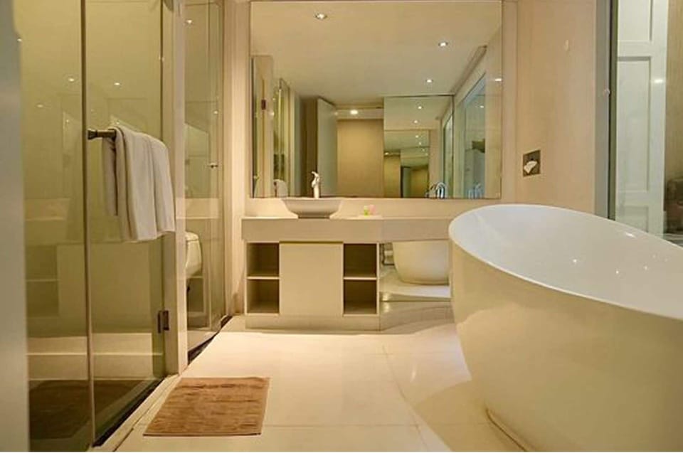 Separate tub and shower, rainfall showerhead, hair dryer (on request)