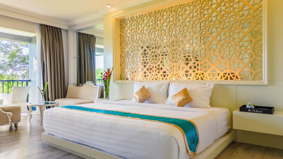 Primary Ocean & Golf View | Premium bedding, minibar, desk, laptop workspace