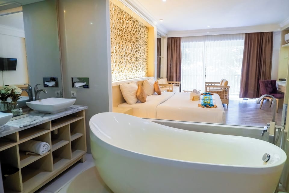 Separate tub and shower, rainfall showerhead, hair dryer, towels