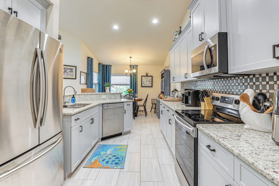 Kitchen | Equipped w/ Cooking Essentials