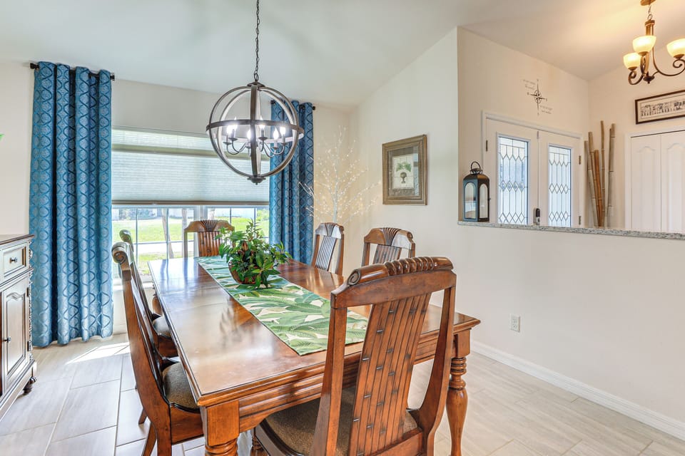 Dining Room | Dishware & Flatware Provided