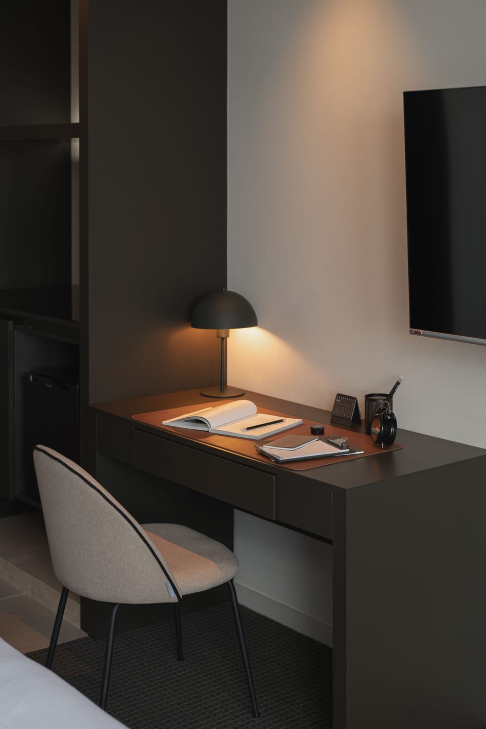 Studio Ocean | Living area | 55-inch TV with cable channels