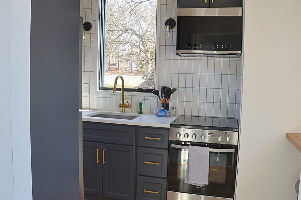 Stove with Oven and Microwave