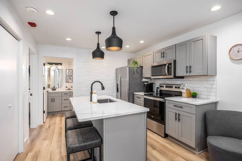 Recently updated kitchen with all the cooking appliances & utensils you might need. Seating for 3 at the kitchen counter.