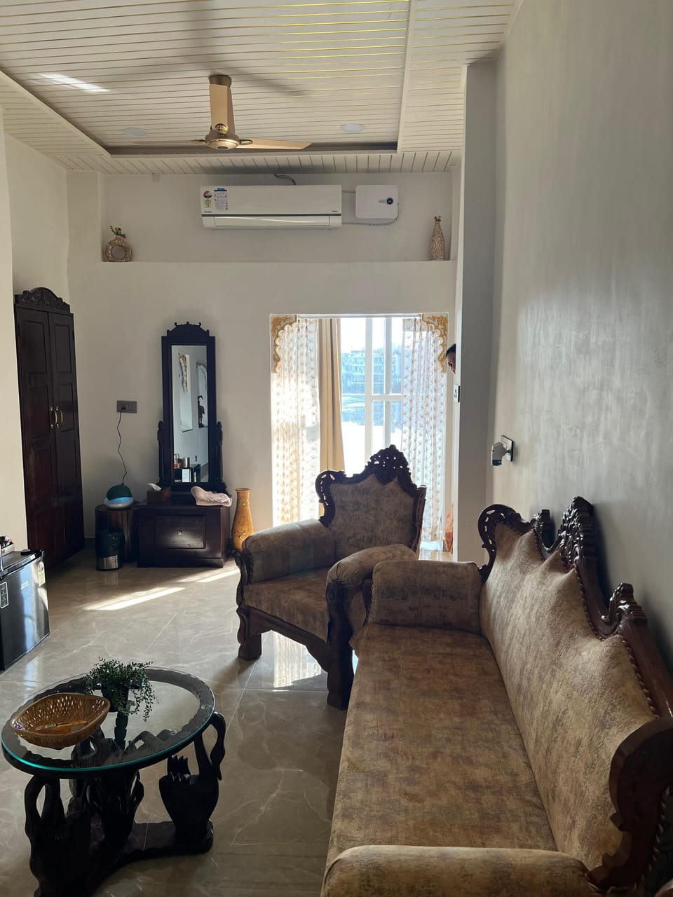 Panoramic Studio Suite, 1 King Bed, Smoking, Lake View | Free WiFi, bed sheets