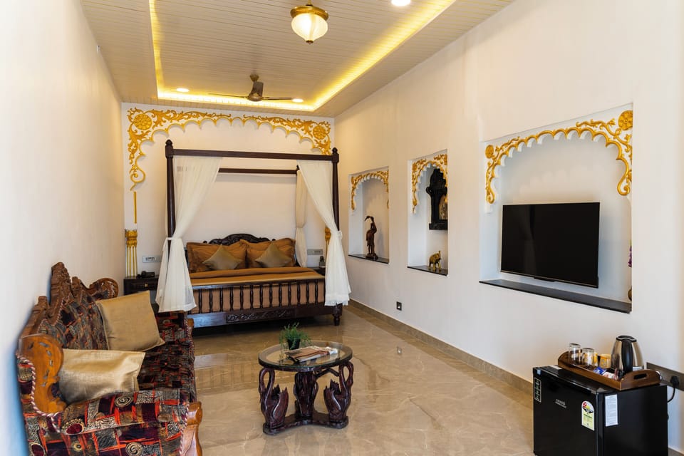Panoramic Studio Suite, 1 King Bed, Smoking, Lake View | Free WiFi, bed sheets