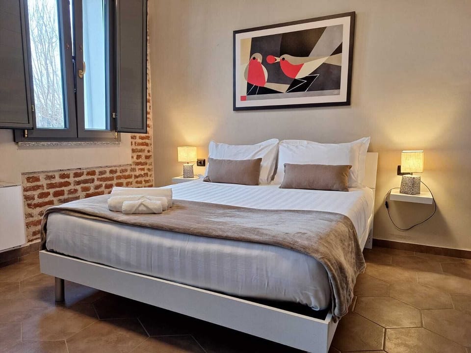 Deluxe Room | 1 bedroom, down comforters, desk, laptop workspace