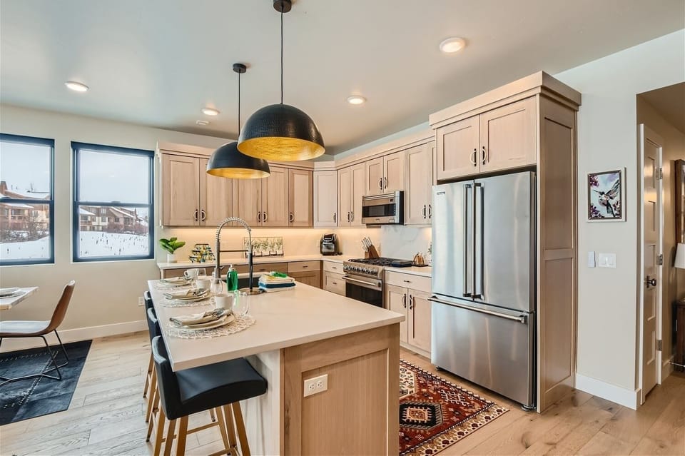 Condo, 3 Bedrooms | Private kitchen | Fridge, oven, coffee/tea maker, electric kettle