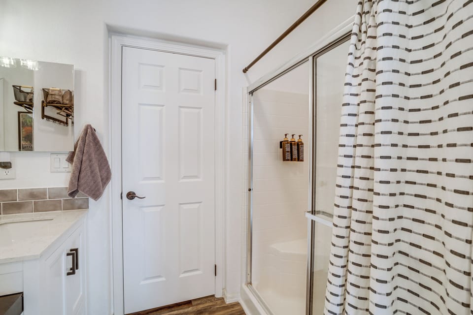 Mtn Views + Playground: Family-friendly Pine Cabin Cottage in Pine