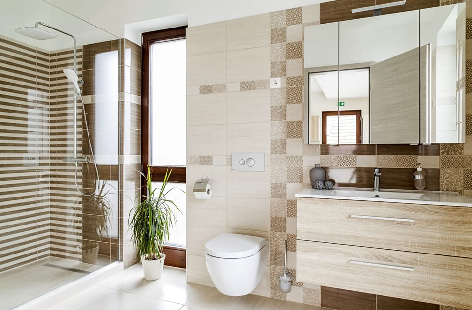 Design Studio, Garden View | Bathroom | Shower, rainfall showerhead, hair dryer, towels