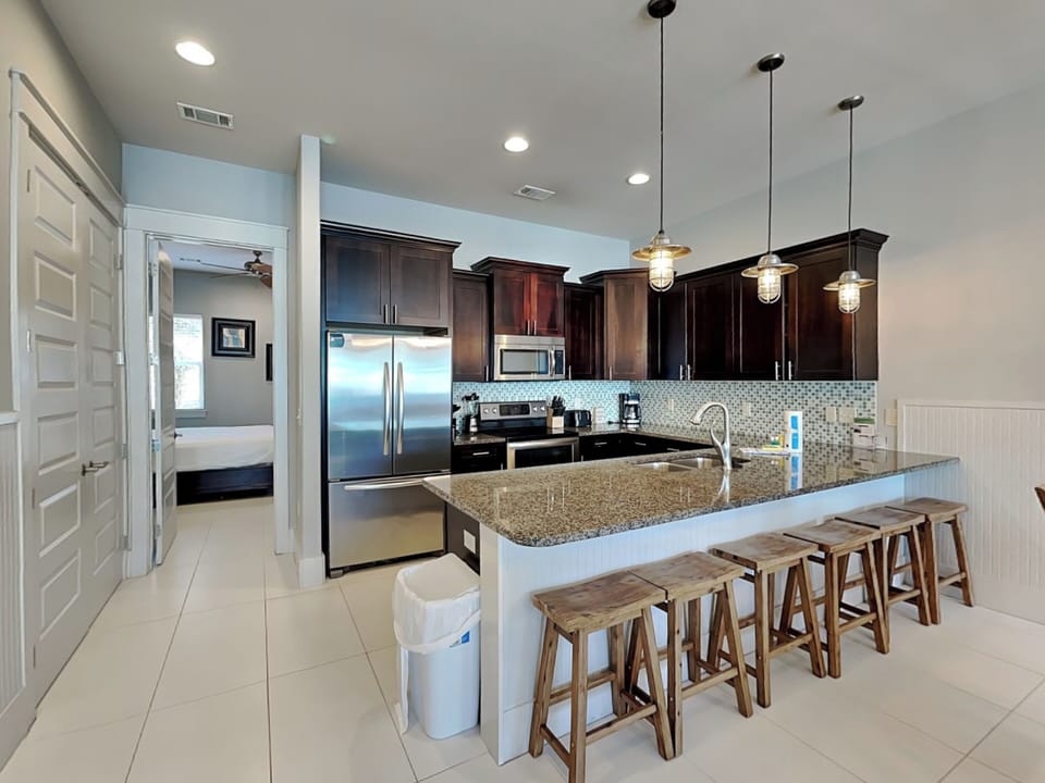 Breakfast Bar - Seating - First Floor