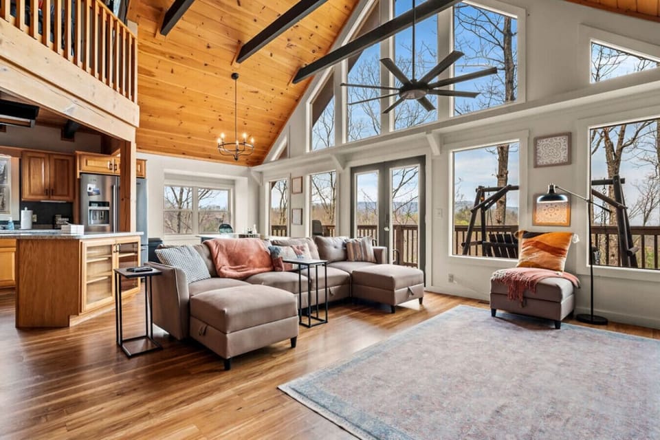 As soon as you walk into the cabin, you`ll be captured by the soaring ceilings, huge windows and beautifully decorated rooms.