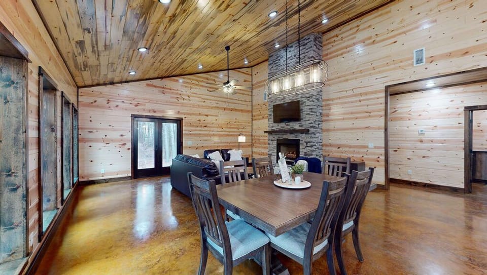Serenity-Hillside-Dining