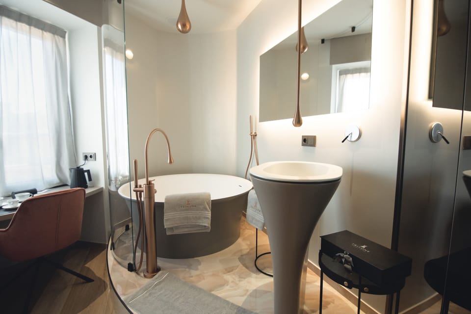 Pantheon - Exclusive Room | Minibar, in-room safe, individually furnished, desk