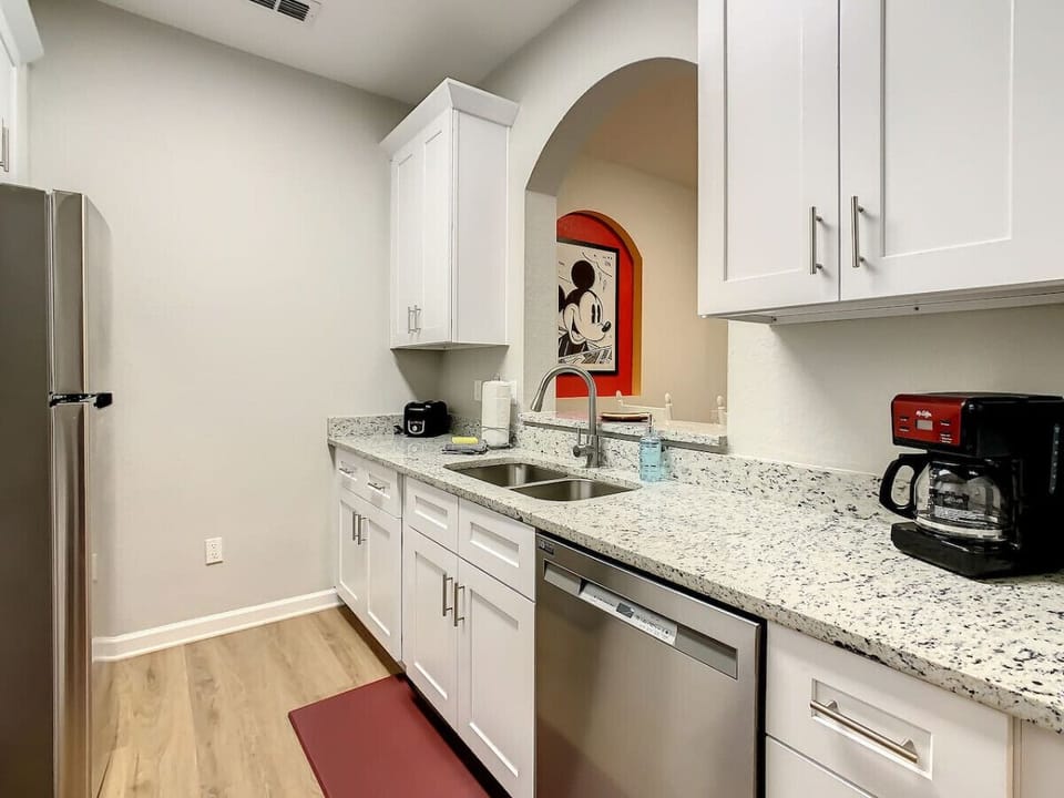 More photos of the kitchen and sink with appliances featured