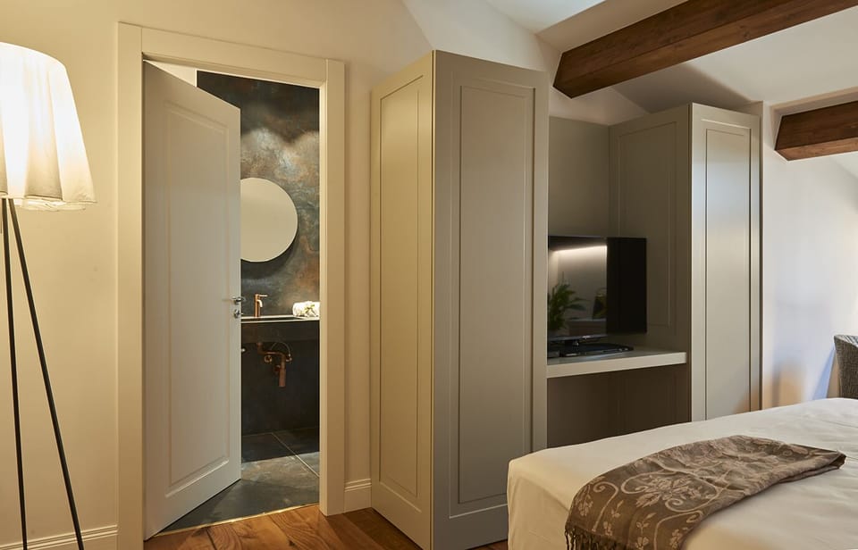 Superior Room | Premium bedding, down comforters, memory foam beds, minibar