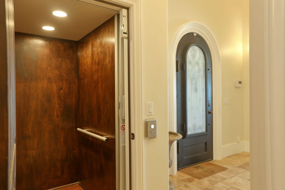 Private Elevator Oceanfront 3 Bedroom Vacation Rental