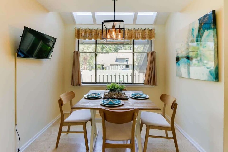Additional Dining Space
