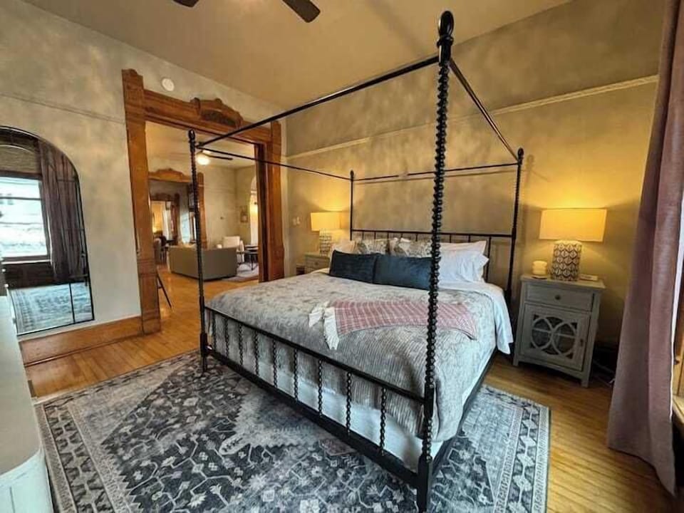 655662df f707 4f8f 84d7 ef280fac933c