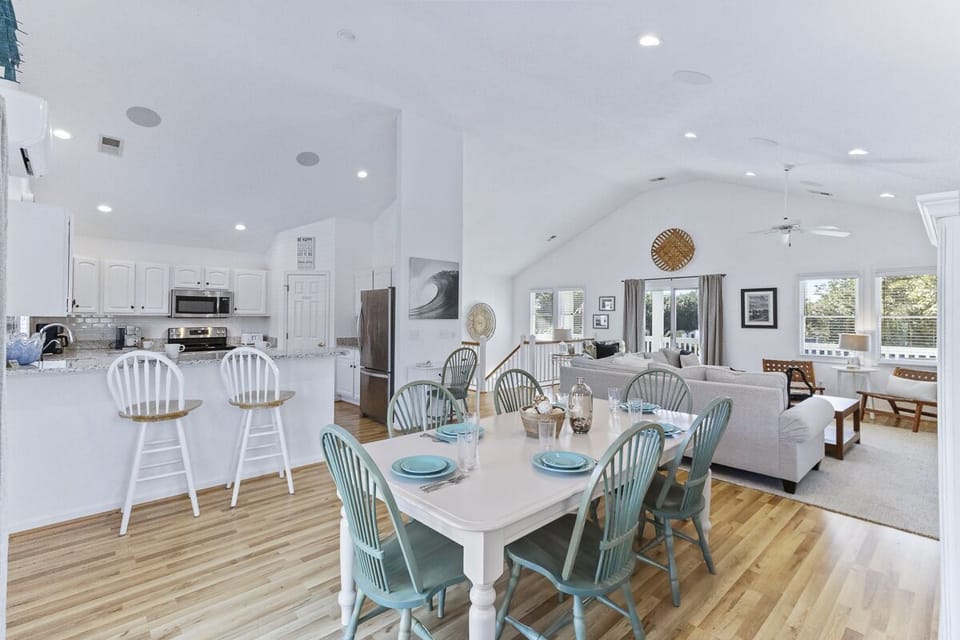 Top Level Dining Area