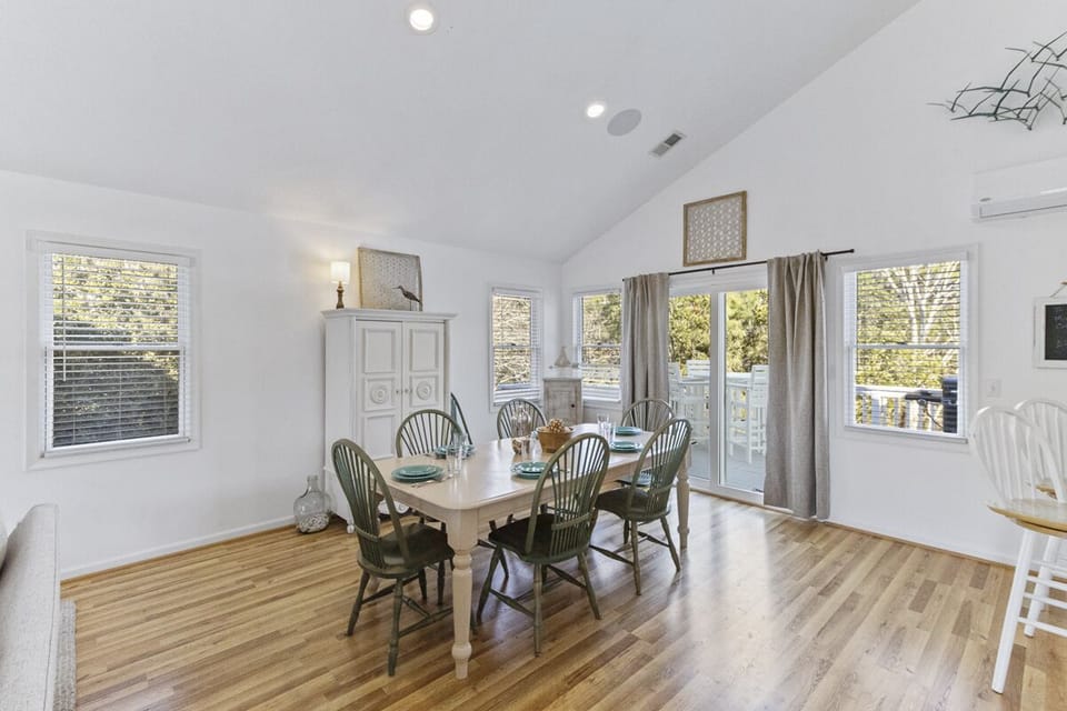 Top Level Dining Area