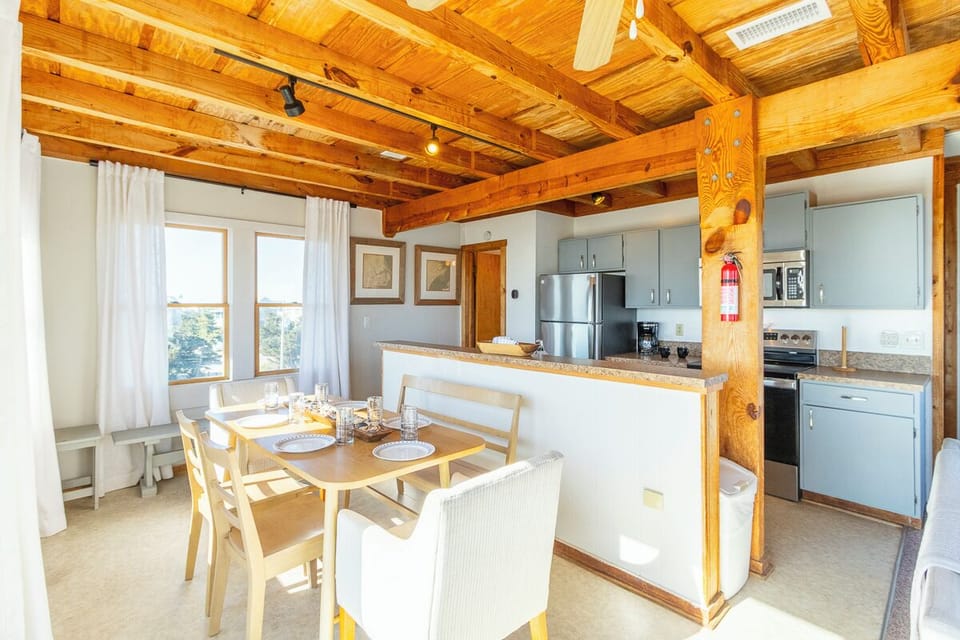 Top Level Dining Area