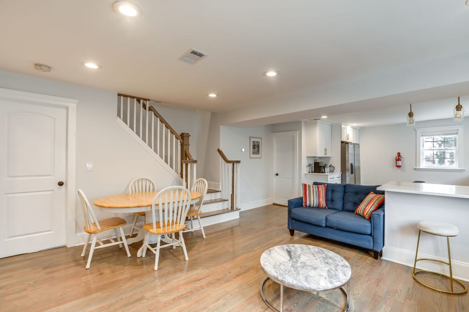 Living Room | 1st Floor | Smart TV | Free WiFi