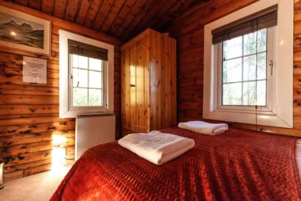 Cozy Mountain 2 Bed Log Cabin Cabin in Trawsfynydd