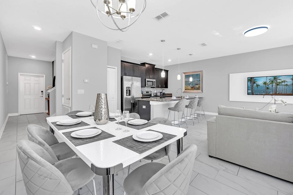 9-web-or-mls-4876-romeo-cir