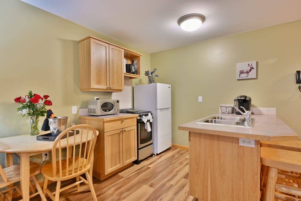 Mini-fridge, microwave, stovetop, dishwasher
