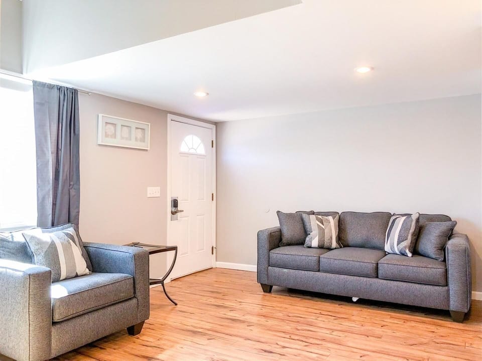 Townhome, 1 Queen Bed with Sofa bed (5218 Beach Dr B ) | Living area