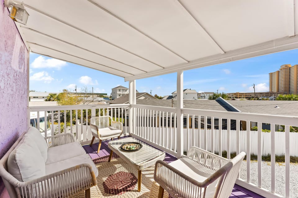 House, Multiple Beds (5218 Beach Dr C ) | Property grounds