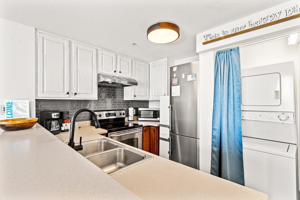 Condo, 1 King Bed with Sofa bed (Seychelles 1006 ) | Private kitchen