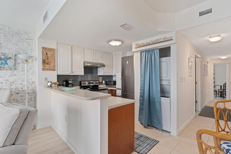 Condo, 1 King Bed with Sofa bed (Seychelles 1006 ) | Private kitchen