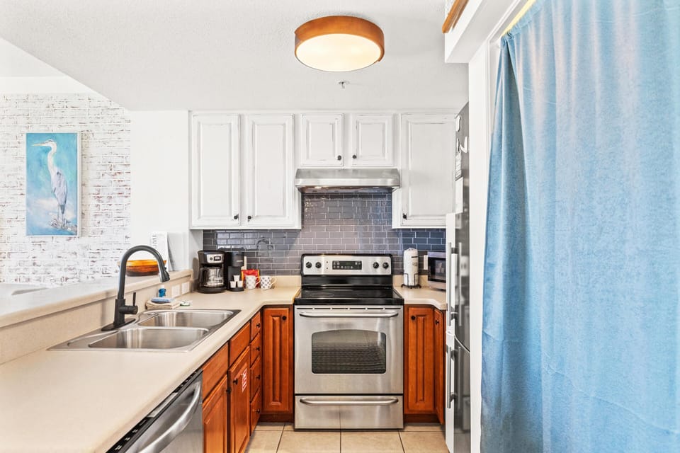 Condo, 1 King Bed with Sofa bed (Seychelles 1006 ) | Private kitchen