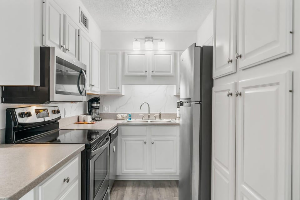 Condo, 1 King Bed with Sofa bed (The Summit 1031) | Private kitchen | Oven, stovetop, dishwasher, toaster