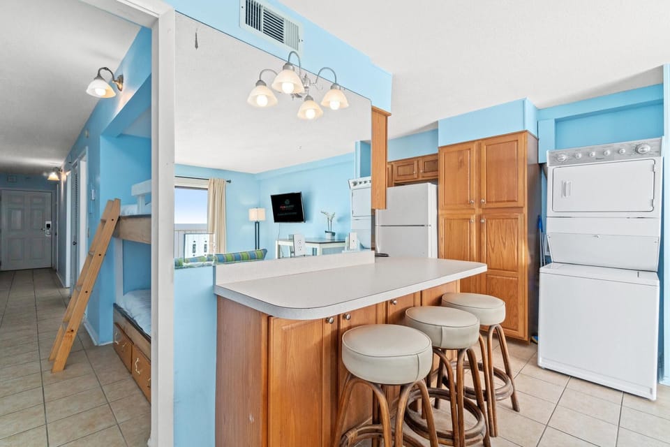 Condo, 1 King Bed with Sofa bed (The Summit 1021) | Private kitchen