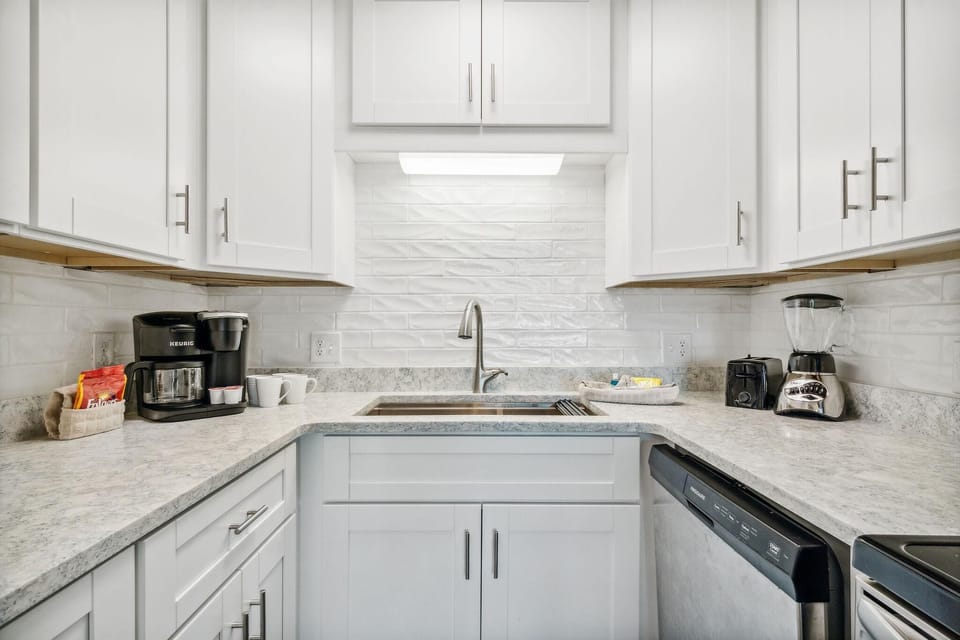 Condo, 1 King Bed with Sofa bed (The Summit 108) | Private kitchen | Oven, toaster
