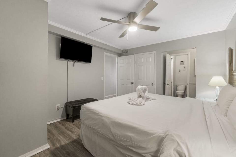 Condo, 1 King Bed with Sofa bed (The Summit 1216) | 1 bedroom, iron/ironing board
