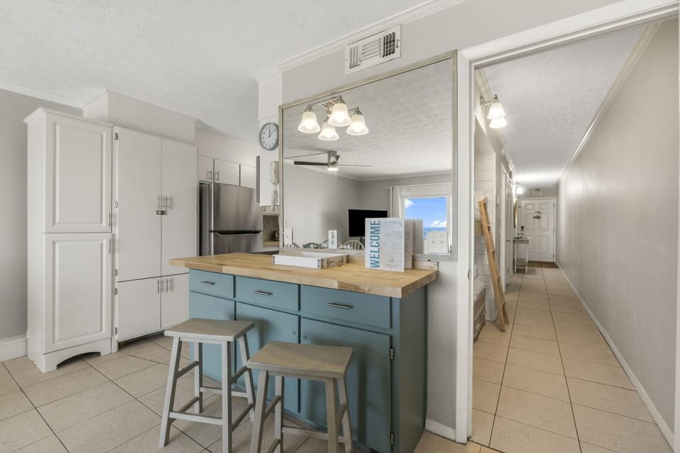 Condo, 1 King Bed with Sofa bed (The Summit 1216) | Private kitchen | Oven, toaster