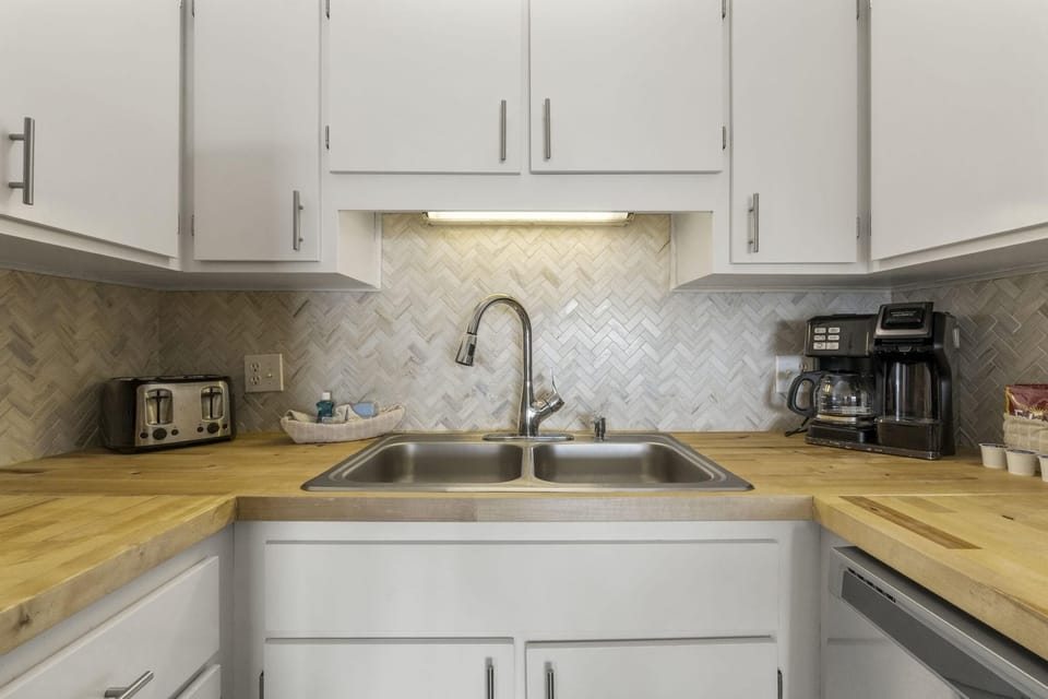 Condo, 1 King Bed with Sofa bed (The Summit 1216) | Private kitchen | Oven, toaster