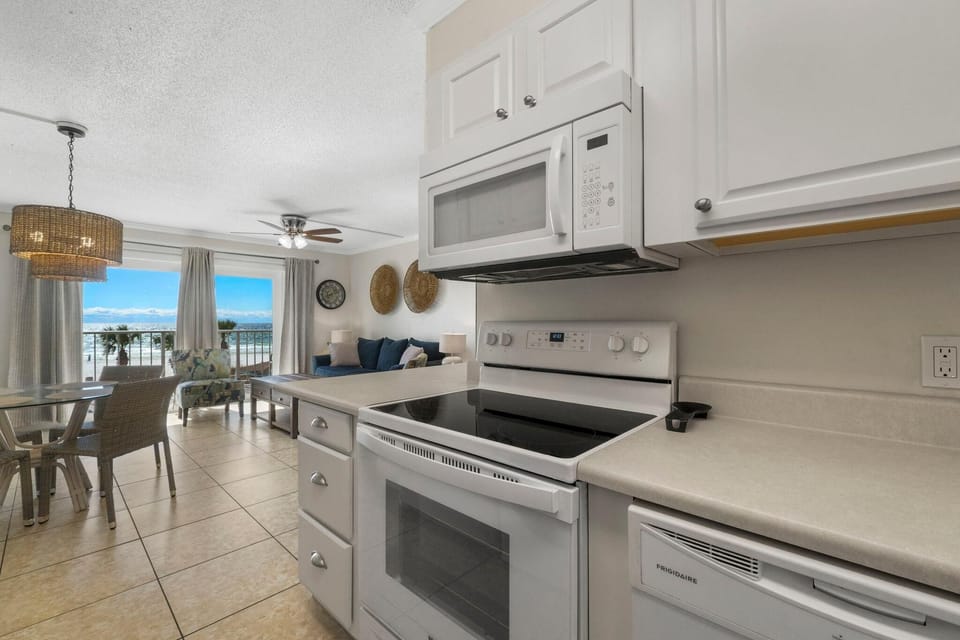 Condo, 1 King Bed with Sofa bed (The Summit 321) | Private kitchen