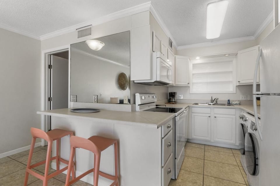 Condo, 1 King Bed with Sofa bed (The Summit 321) | Private kitchen