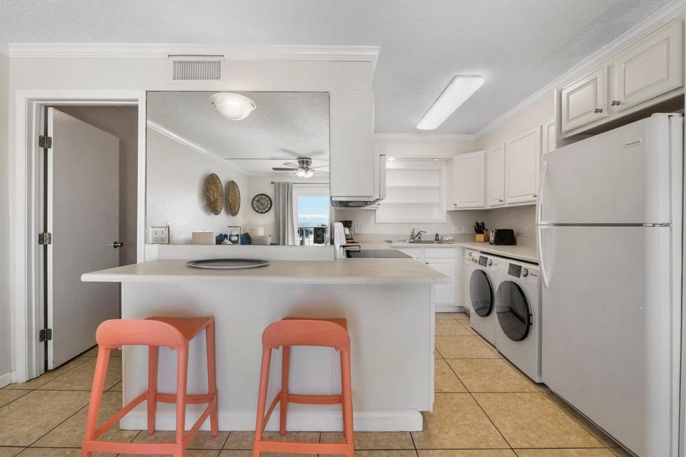 Condo, 1 King Bed with Sofa bed (The Summit 321) | Private kitchen