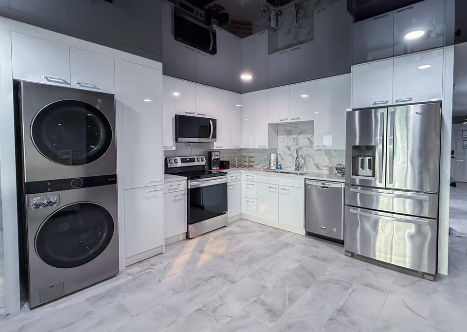 Condo, 1 King Bed with Sofa bed (The Summit 306) | Private kitchen