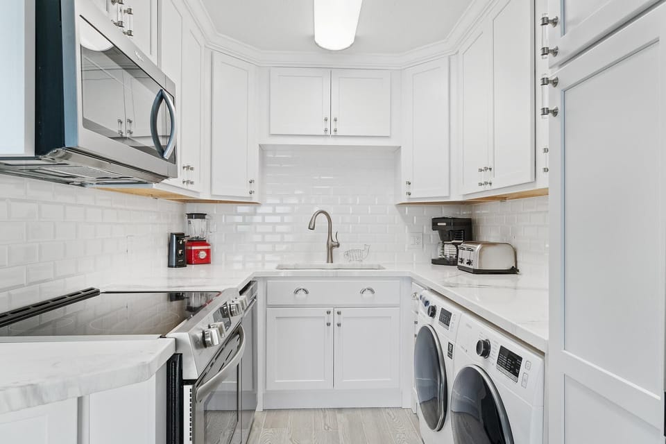 Condo, 1 King Bed with Sofa bed (The Summit 529) | Private kitchen