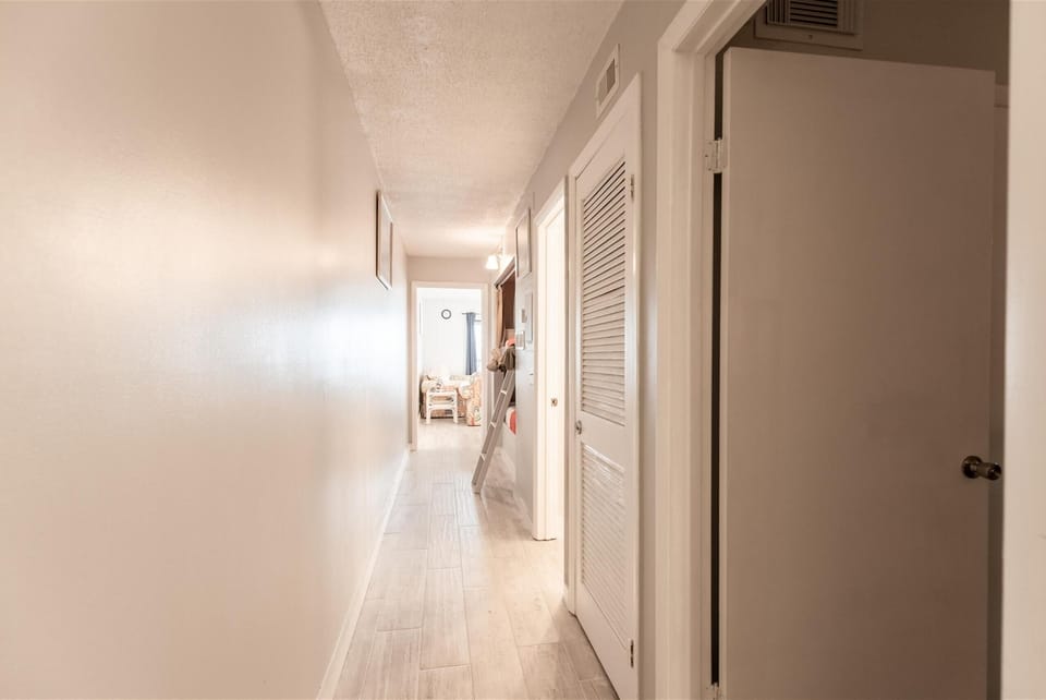 Condo, 1 King Bed with Sofa bed (The Summit 618) | Interior