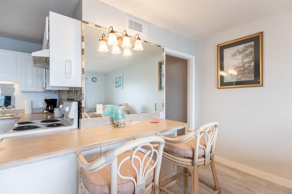 Condo, 1 King Bed with Sofa bed (The Summit 618) | Private kitchen